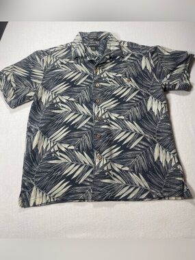 St. John's Bay Island Style Palm Leaf Button-Down Shirt size Medium